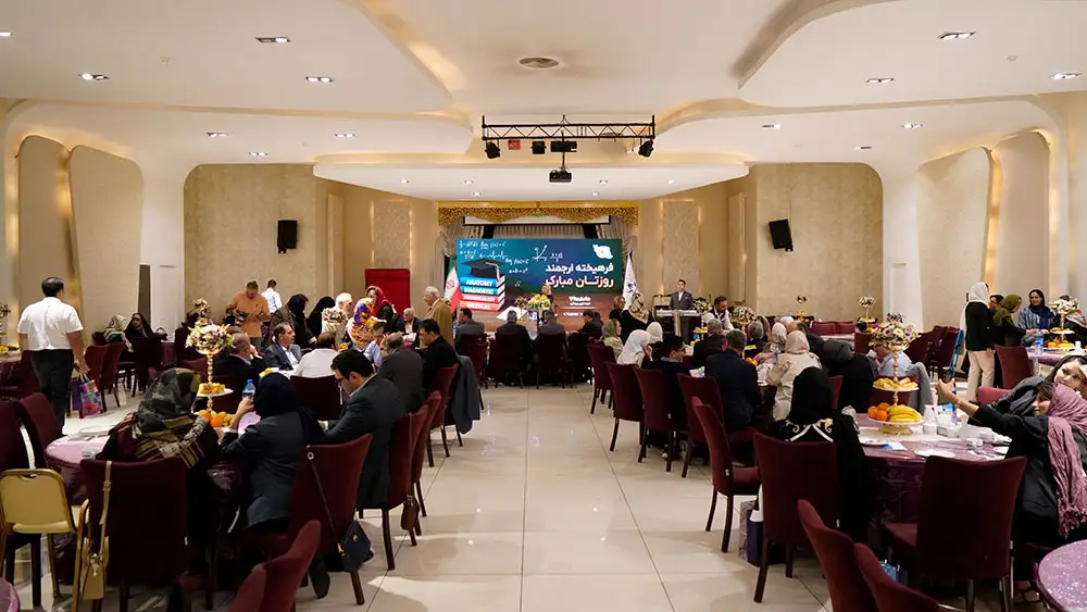 مراسم بزرگداشت روز استاد بیمارستان کودکان مفید، روز جمعه ۱۲ اردیبهشت در تالار بانک ملت در شهر تهران برگزار شد.